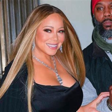 See Mariah Careys Onstage Wardrobe Malfunction 